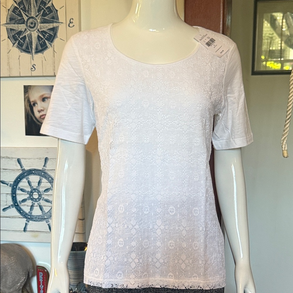 NWT northern reflections size small Elegant White Lace Women's Top